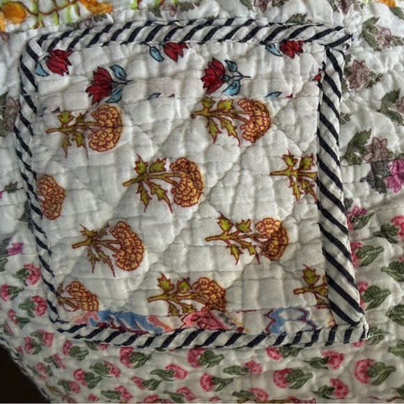 Quilted Multi-Color Floral Jacket - Picture 3 of 6